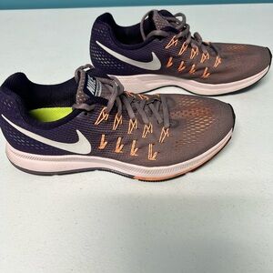 Nike zoom Women's pegasus Charcoal and Peach Athletic Shoes.